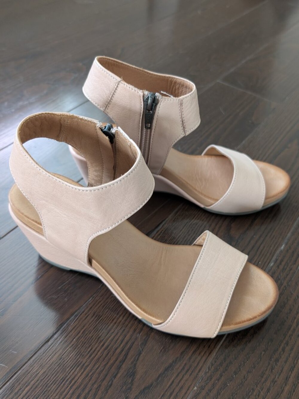 Bueno Ida Pale Pink Leather Wedge Sandals Size 37